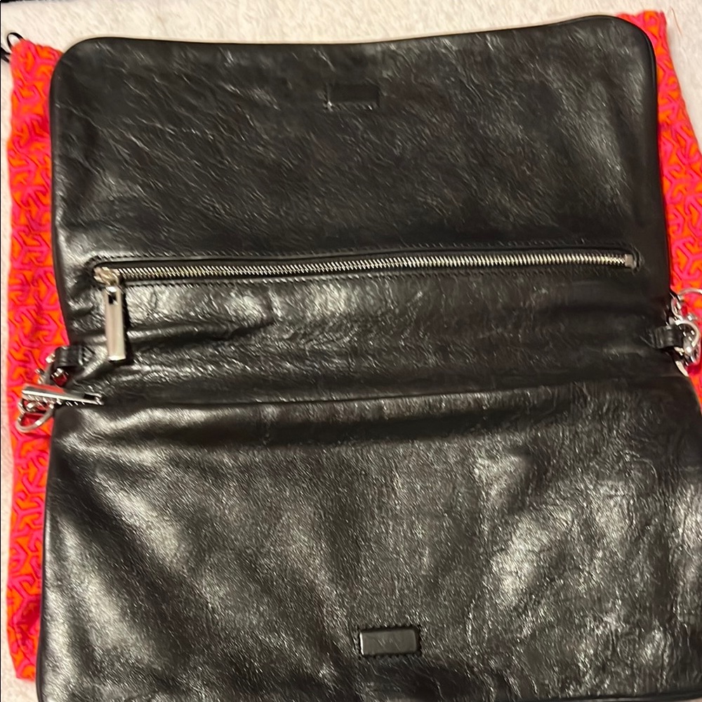 Tory Burch Black Shoulder Bag with Iconic Logo - Picture 2 of 10